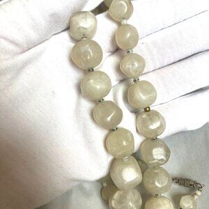 Vintage Chunky White Beaded Necklace Graduated Beads Faux Quartz Barrel Clasp 35